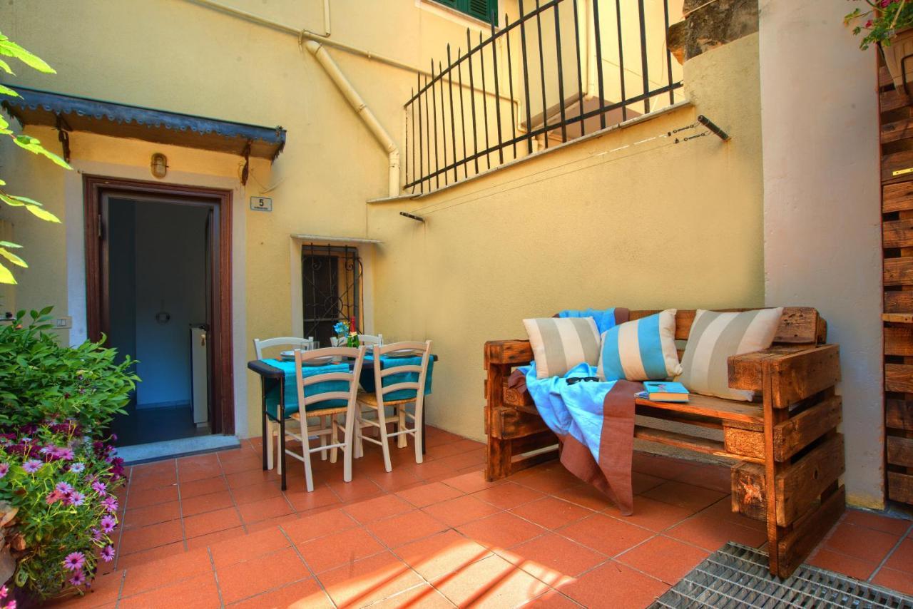 Casa A 2 Passi Dal Mare Con Patio Privato Villa Imperia Exterior photo
